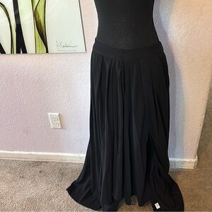 New black skirt size large
